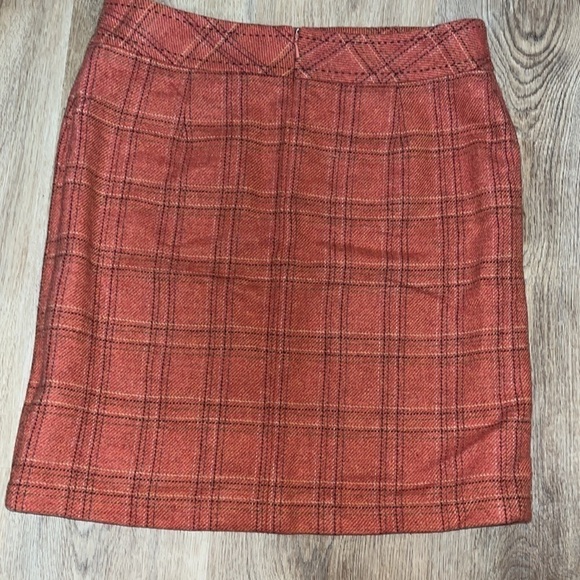 J McLaughlin Fully lined Orange Plaid Wool Mini Skirt w Faux Button Detail  4 - Picture 3 of 5